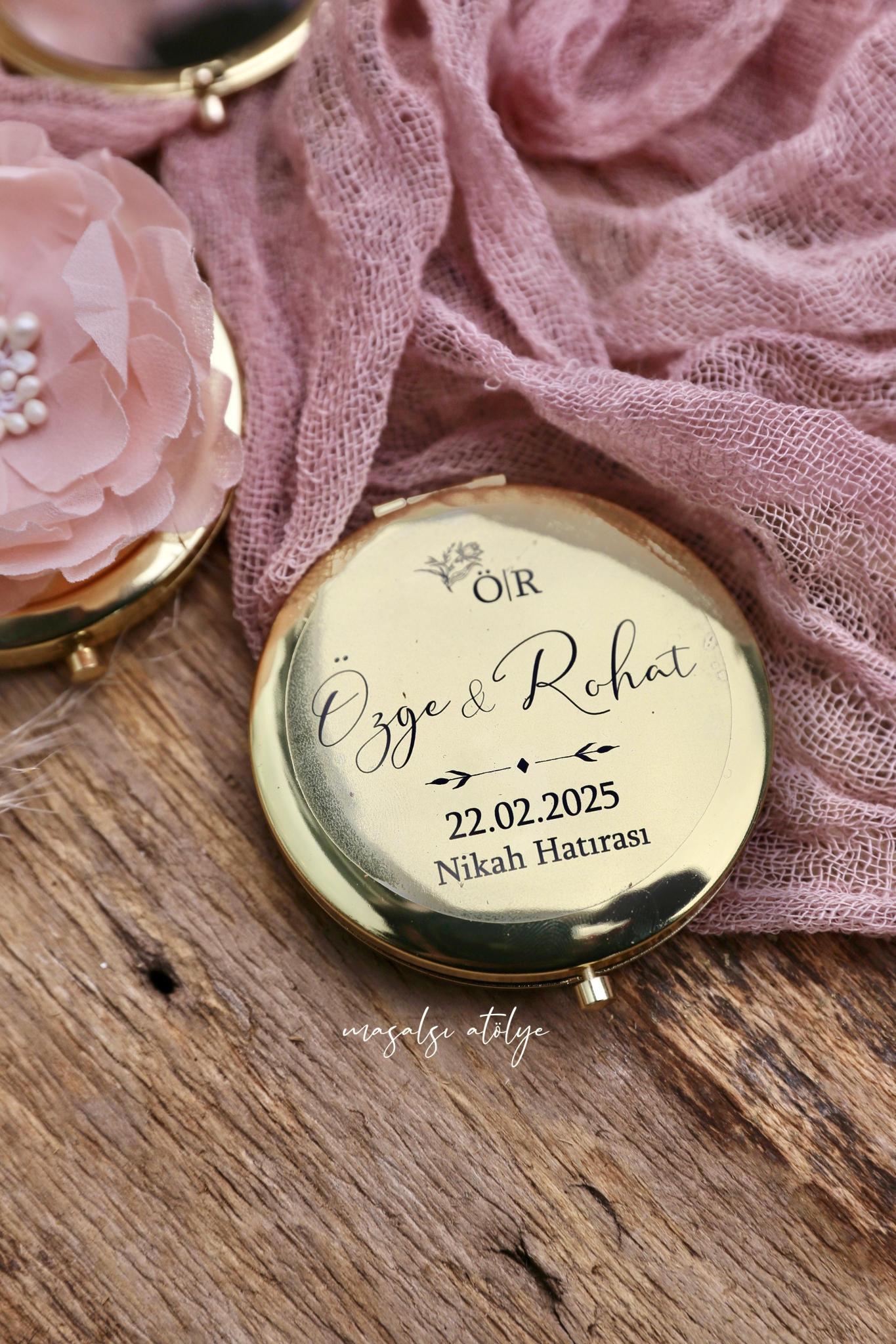 Pembe el yapımı kumaş çiçekli gold ayna